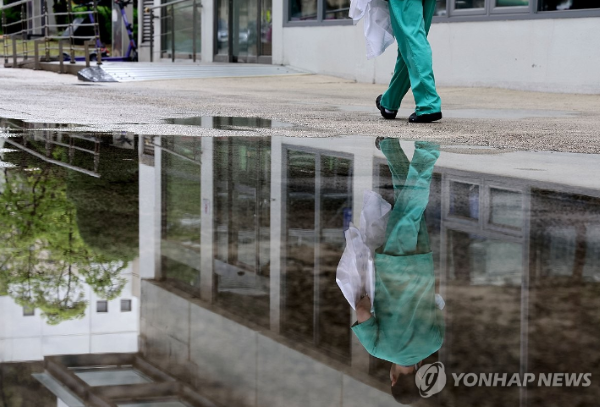 전공의 이탈사태 여파로 대형 병원의 경영난 심화 (사진 출처: 연합뉴스)
